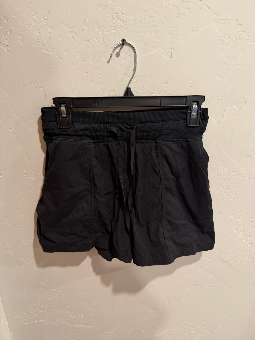 Lululemon Women's Black Drawstring Casual Shorts size 4